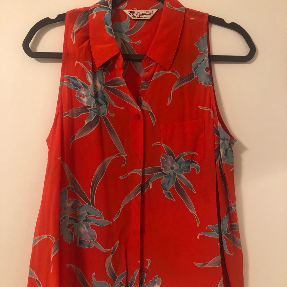 Equipment sleeveless button down